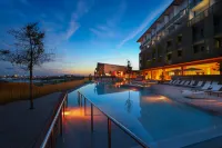 The Lodge at Gulf State Park, a Hilton Hotel - Strand