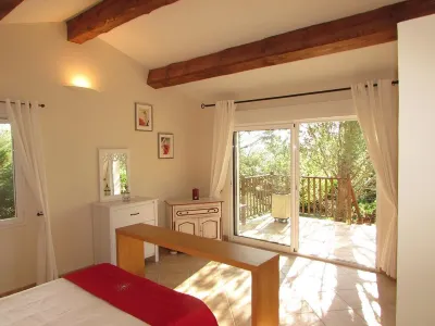 Barjac Villa Pastis - Self-catering cottage with swimming pool and view of the Cevennes mountains