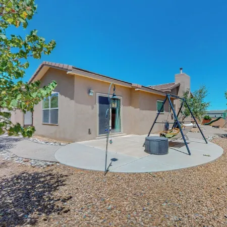 AMAZING VIEWS! Large 4-BR home with hot tub and rooftop deck overlooking ABQ