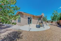 AMAZING VIEWS! Large 4-BR home with hot tub and rooftop deck overlooking ABQ - Jacuzzi