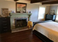 Breathtaking Country Paradise with Hot Tub  Where You Can Unplug in Nature