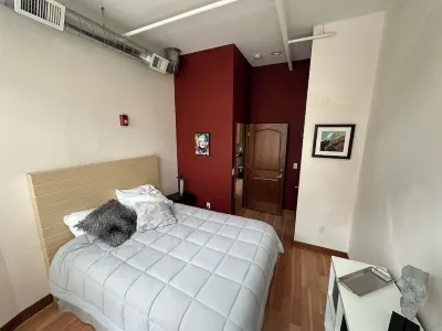 Prime downtown Minneapolis location.  Sleeps 4, 2BR, 1BA, full kit. Các khách sạn ở 
