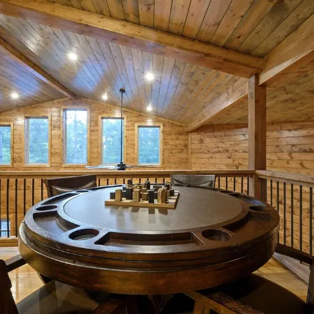 Luxury Cabin with Rustic Charm and Modern Amenities in Broken Bow, Oklahoma.