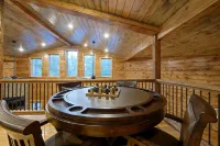 Luxury Cabin with Rustic Charm and Modern Amenities in Broken Bow, Oklahoma.