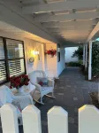 Lovely Beach Cottage w/ Private Fountain Pool