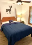 5bed 3bath Chalet w/ hot tub,pool table,ping pong table,fire pit,pet friendly
