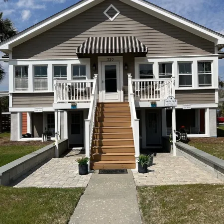 SEAS THE DAY: Charming Folly Beach Apartment awaits your arrival!