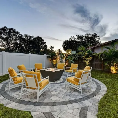 Clearwater Villa 6 Br, Heated Pool,  Mini Golf,  4K Projector Lounge Theatre