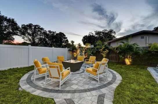 Clearwater Villa 6 Br, Heated Pool,  Mini Golf,  4K Projector Lounge Theatre