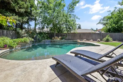 Large Family home near Sequoia National Park Hotel dekat The Tumblers