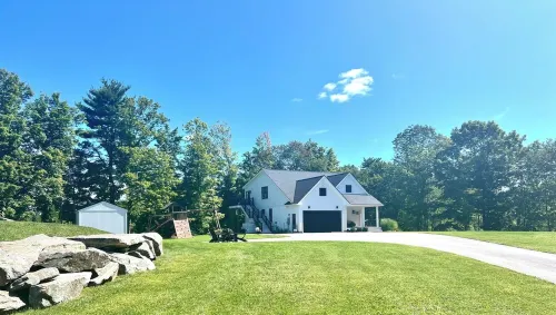 Cozy sunlit apartment steps from downtown Dover. Parking included