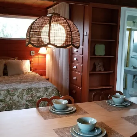 The Treehouse:Treeline View, Screened Porch, Private Balcony