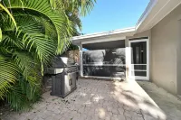 PROMO 5% WEKKLY/10% MONTHLY DISC.Renovated Tropical Paradise Home with Hot Tub