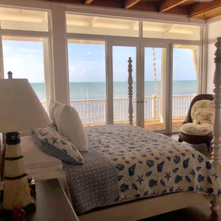Beach Dream House, relax and enjoy the clear waters of Islamorada  FL