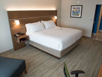 Holiday Inn Express & Suites LOUISVILLE N - JEFFERSONVILLE by IHG