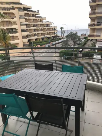 Appt Standing Face à la Mer Отели рядом с достопримечательностью «Camping Resort and Spa La Baume la Palmeraie»