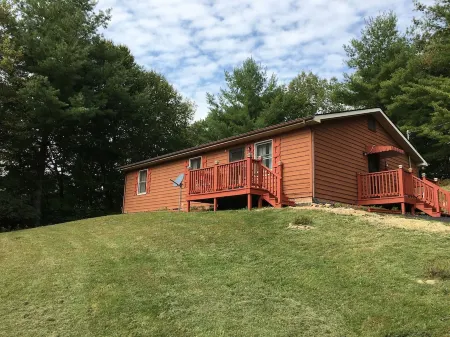 Charming 3 Bedroom Cabin near Hungry Mother State Park and Back of the Dragon