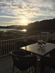 Amazing SALTWATER FRONT on Follins Pond!! 4bdrm/2bth