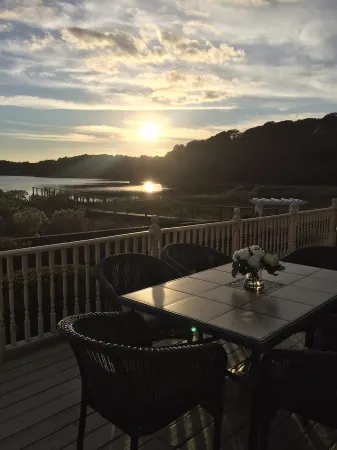 Amazing SALTWATER FRONT on Follins Pond!! 4bdrm/2bth Отели в г. Деннис