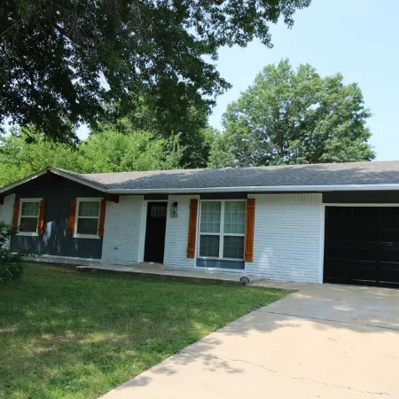 Claremore Whole House - Just Fully Remodeled - Dogs Allowed - No Checkout Chores
