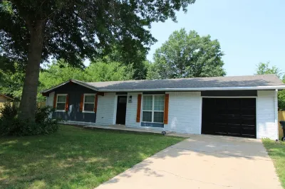 Claremore Whole House - Just Fully Remodeled - Dogs Allowed - No Checkout Chores