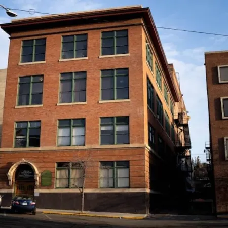 4 BD 2 BA Penthouse Historic Uptown Butte W/ Views