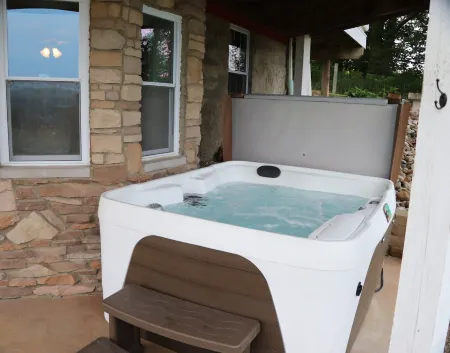 Wrap Around Decks w/Beautiful View & Hot Tub
