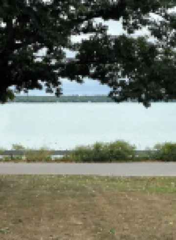 Charming 2-bedroom cottage in marvelous Cheboygan with WiFi, AC