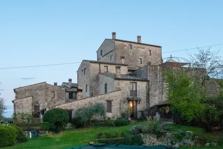 Apartment facing the pool in medieval village with view of Todi Отели в г. Тоди