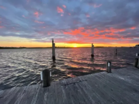 Beautiful 2 Bed Apt w/ Parking & Beach Passes - Walk to Beach, Rides, Waterpark