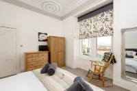 "Fraser's", Marine Lodge, Big 2 Bed, Ground Floor, Parking, "Fore" Golfers Too ! Hotels in North Berwick