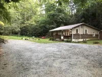 Trails End Cabin, Pet Friendly, Lake James Oasis