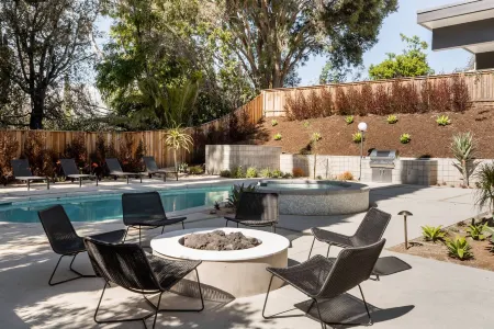 Eichler Orange - Mid Century Modern Отели рядом с достопримечательностью «Лейк Шервуд»