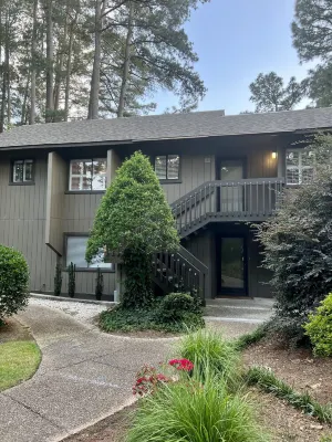“The Cradle Cottage", 3 bed-2 bath, renovated condo a short walk to Pinehurst CC