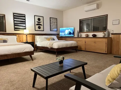 Cozy Mid-Century Cottage Near Sierra National Forest and Yosemite Park.