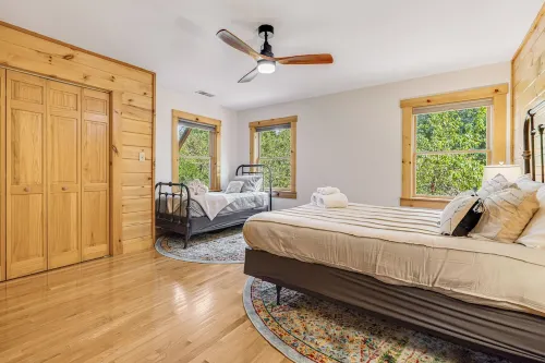 5BR Cabin w/ Hot Tub, Mountain Views, & Game Room