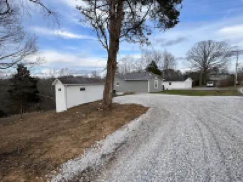 Spacious Lake House  by Lake Cumberland