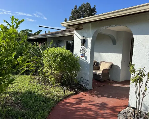 Paradise!Canal-River front heated pool house with Gulf ofMexico access.Remodeled Hotels in Holiday