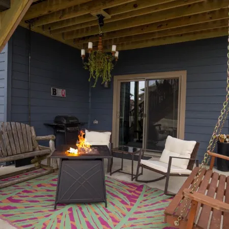 Inspirational Ranch-SUPERBLY CLEAN with HOT TUB!!! Lower Unit w/2 walkout patios