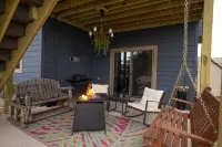 Inspirational Ranch-SUPERBLY CLEAN with HOT TUB!!! Lower Unit w/2 walkout patios