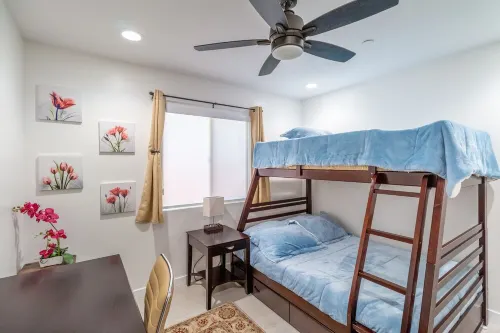 Residential home with Yard Perfect for Monthly Stays