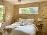 Modern Design - Fire Pit - Lake Access Hotels in Packwaukee