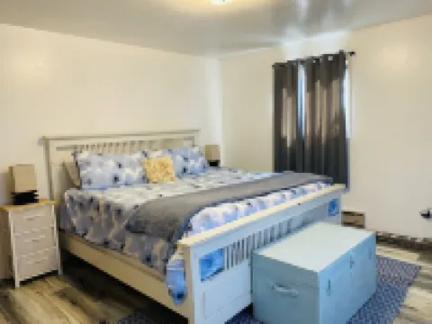 Spacious 4 bedroom lakefront house: with private dock and pool.