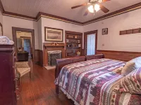 Spacious Historic Estate Home • Ideal for Families & Groups Hotels in Mars Hill