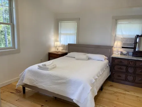 New home with mountain views! Great for trail side biking. Monthly discount.