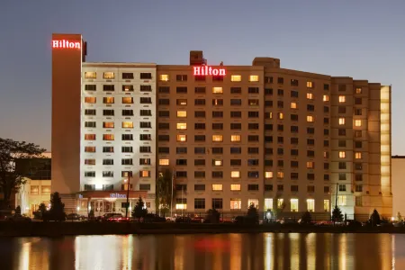 Hilton Philadelphia City Avenue Отели рядом с достопримечательностью «Моррис Арборетум & Гарденс оф Юниверсити оф Пенсильвания»