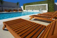 Hampton Inn by Hilton Piedras Negras - ที่มีสระว่ายน้ำ