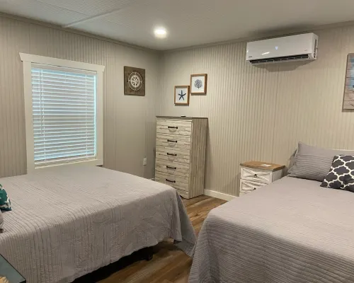 Cute cabin in nice quiet secluded area close to the water, The Coves Golf course Hotels in Cleora