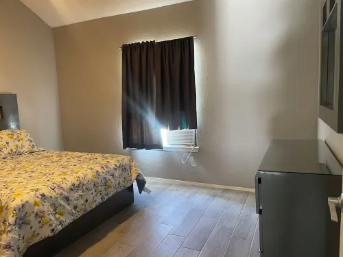 Cozy 4-bedroom house with AC and WiFi in peaceful El Paso