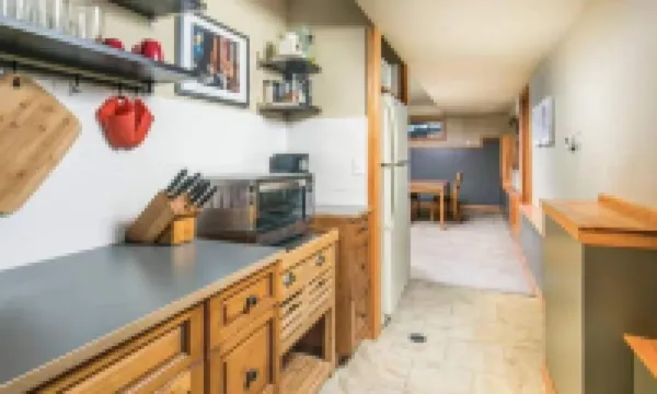 Cozy, Spacious, Private Rocky Mountain Guest Suite